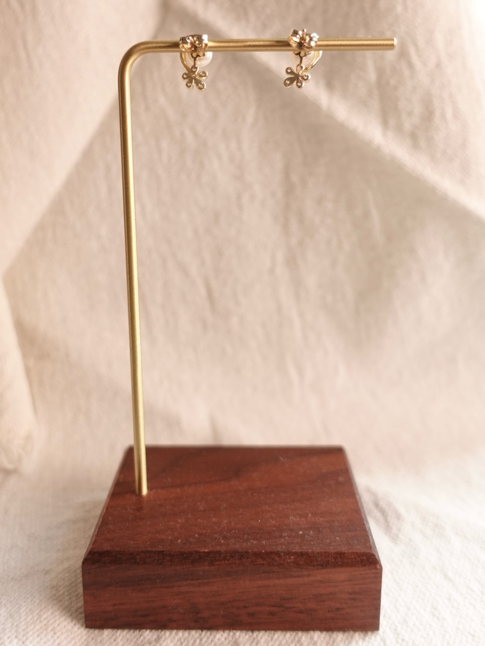 NEW! Pearl Accent Gold Plated Earring - Picture 4 of 6